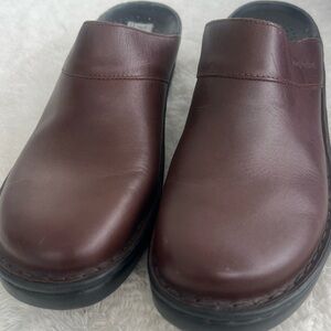 Josef Seibel Size 41 - 10 Mahogany Full Grain Leather Hand Sewn Timeless Clogs